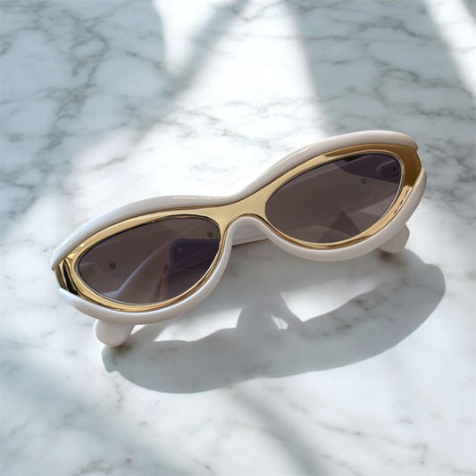 Della White and Gold